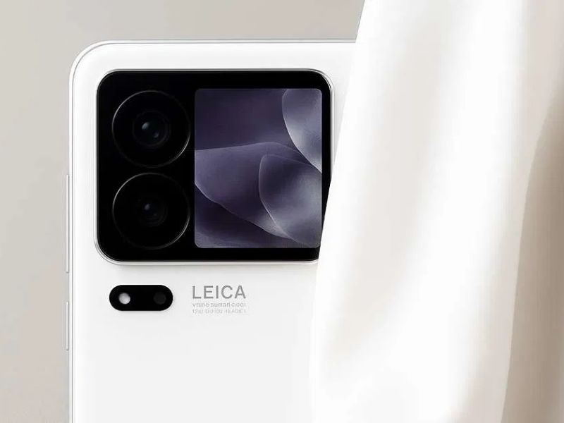 Ảnh Xiaomi 16 Pro Max lộ diện với màn hình phụ lớn, cụm camera ngang