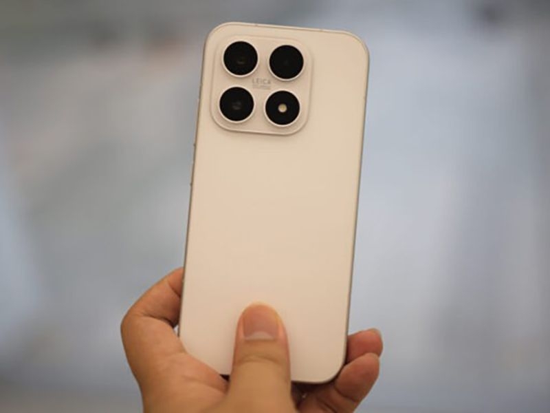 Điện thoại Xiaomi 17 bí ẩn lộ màn hình 6.9 inch và viền siêu mỏng