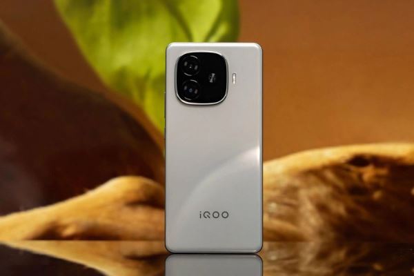 iqoo-z10-turbo-va-realme-neo-7-smartphone-pin-7000-mah-manh-me-sap-ra-mat