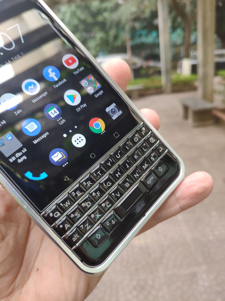 tin-tuc/rip-blackberry-toan-bo-cac-smartphone-chay-android-cua-hang-se-bi-ngung-ban-vao-thang-8-2020.html