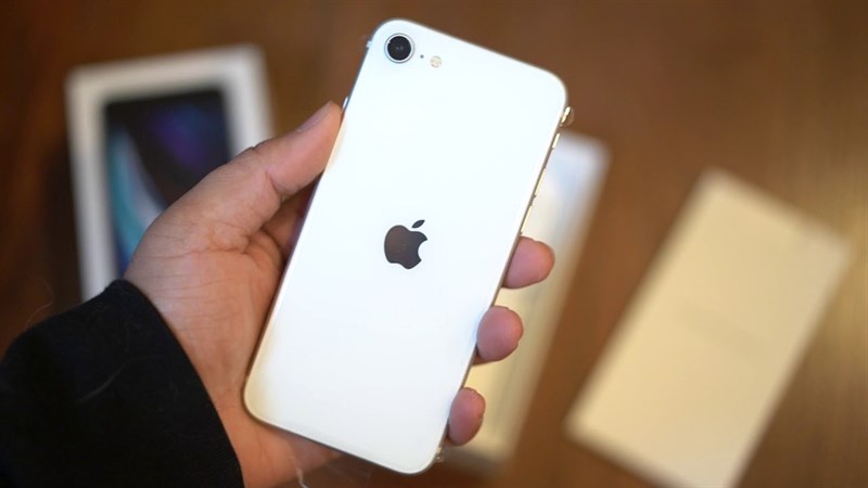 Nghe Đồn Là: iPhone SE 3 sẽ có giá chỉ từ 6.79 triệu, ra mắt vào ngày 8/3? Sử dụng Apple A15 Bionic - Clickbuy