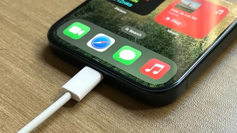 Công suất sạc tối đa giúp iPhone 16 Pro Max sử dụng trong thời gian dài