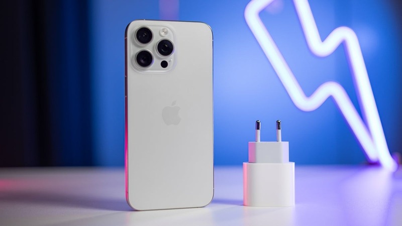 Sạc pin của iPhone 16 Pro 