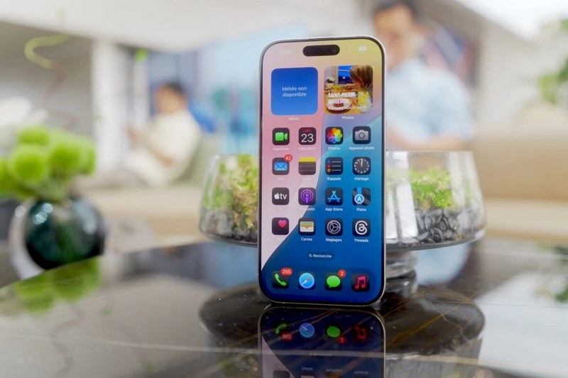 Khi đánh giá iPhone 16 Pro về màn hình, hiển thị sắc nét