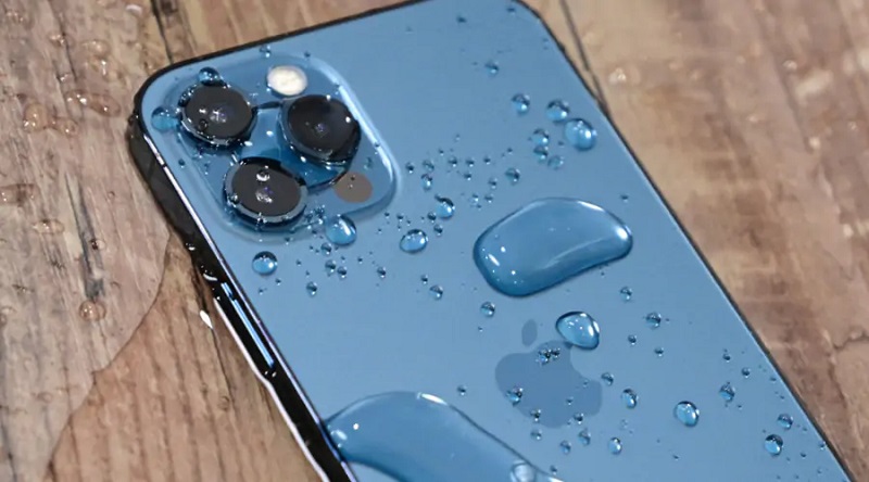 iPhone 16 rơi vào nước cũng có thể gây lỗi reset liên tục