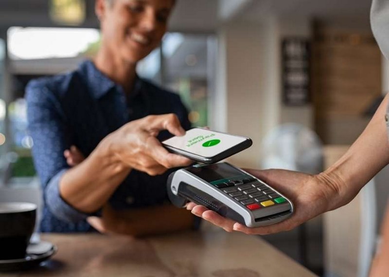 Khi thực hiện thanh toán với tính năng NFC iPhone 16, bạn hãy chú ý đến yếu tố bảo mật, tránh lộ thông tin cá nhân