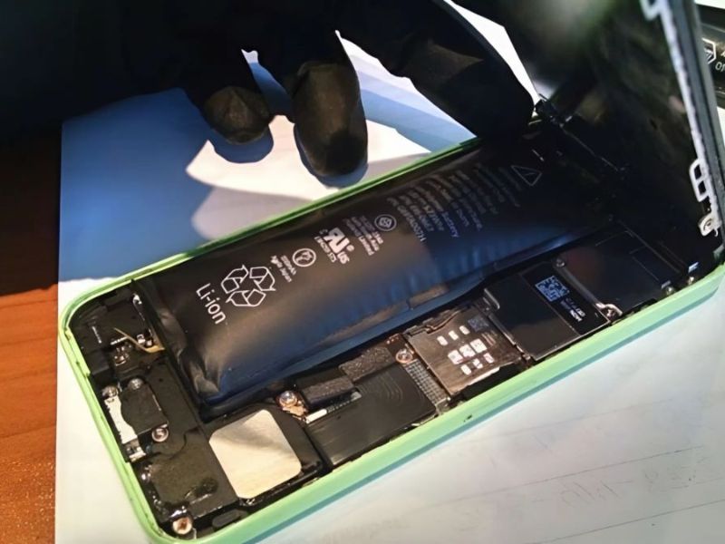 Cách sửa điện thoại bị hở màn hình do pin bị phồng