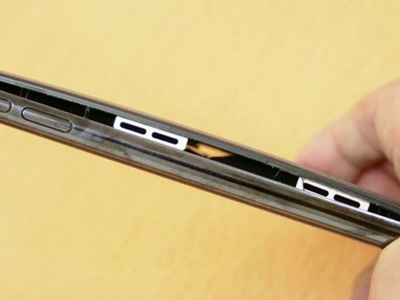 Màn hình điện thoại bị hở do lỗi nhà sản xuất