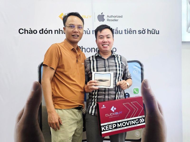 Những chủ nhân đầu tiên của iPhone Duo tại Clickbuy