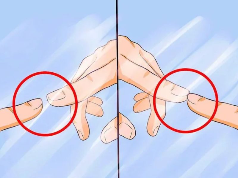 Kiểm tra gương để tìm camera ẩn