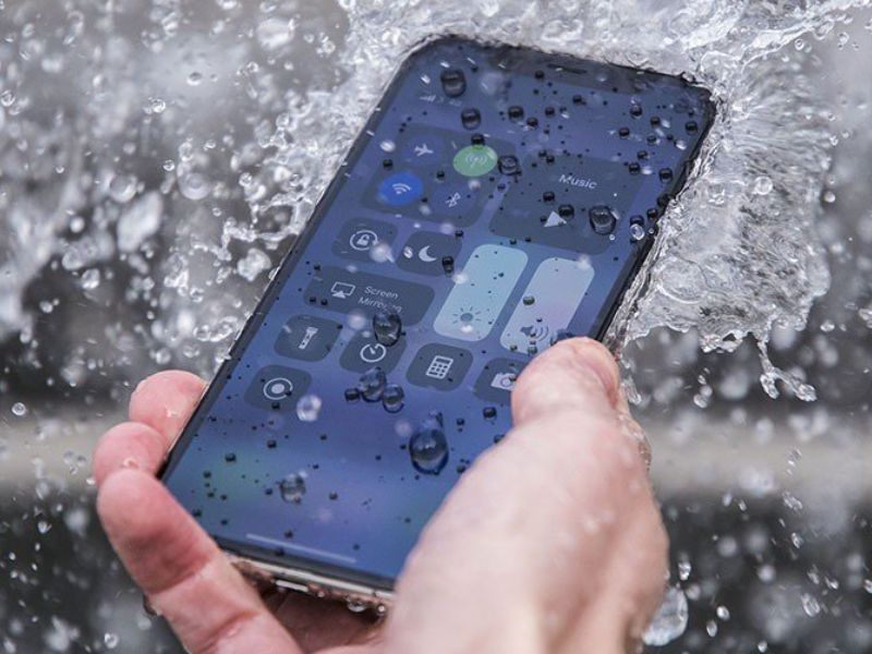 Lỗi phần cứng do rơi vào nước