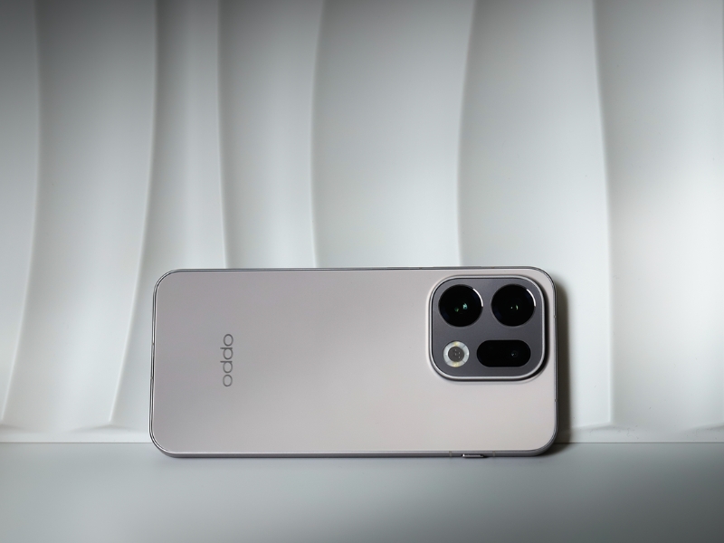 Điện thoại OPPO Find X9 màu xám Titan