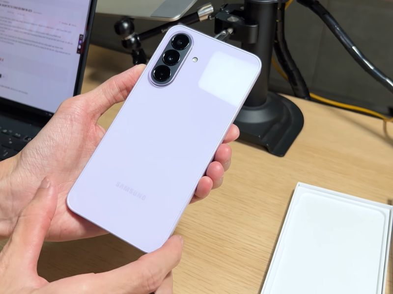 Samsung Galaxy A37 với thiết kế truyền thống