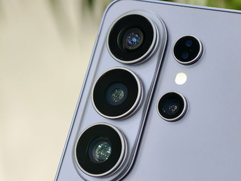 Camera: Mỗi thiết bị sở hữu lợi thế riêng biệt