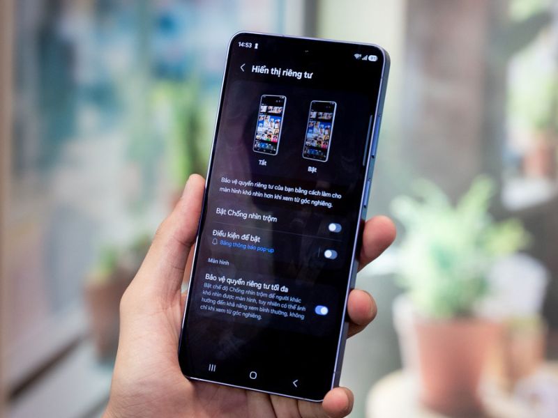 Màn hình: Privacy Display đối đầu Độ sáng 4500 nits