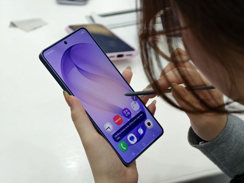 Màn hình Privacy Display: Quyền riêng tư tối thượng