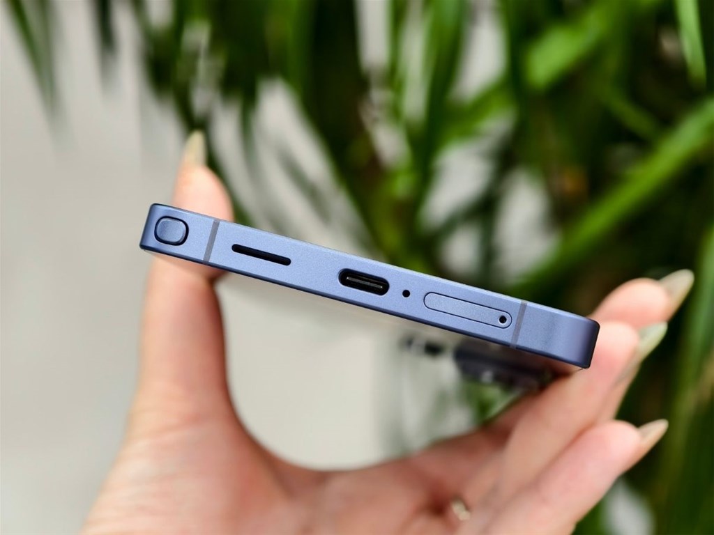 Sạc nhanh 60W cho phép sạc 30 phút để nạp đầy 75%