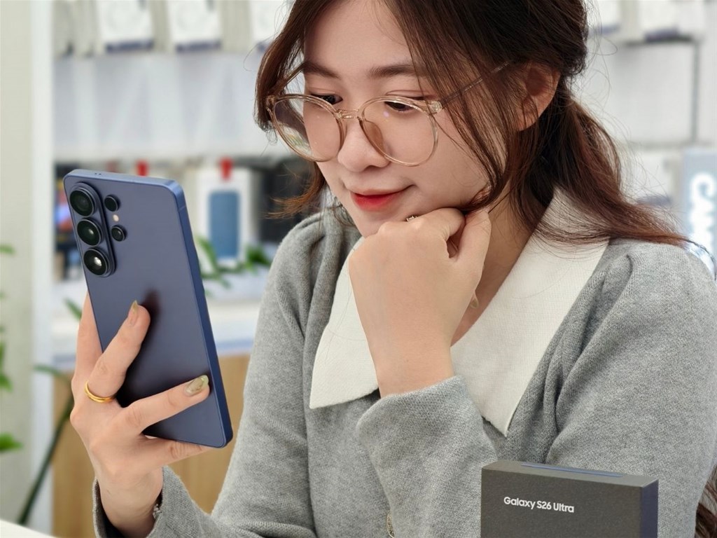 Camera với khẩu độ f/1.4 ấn tượng