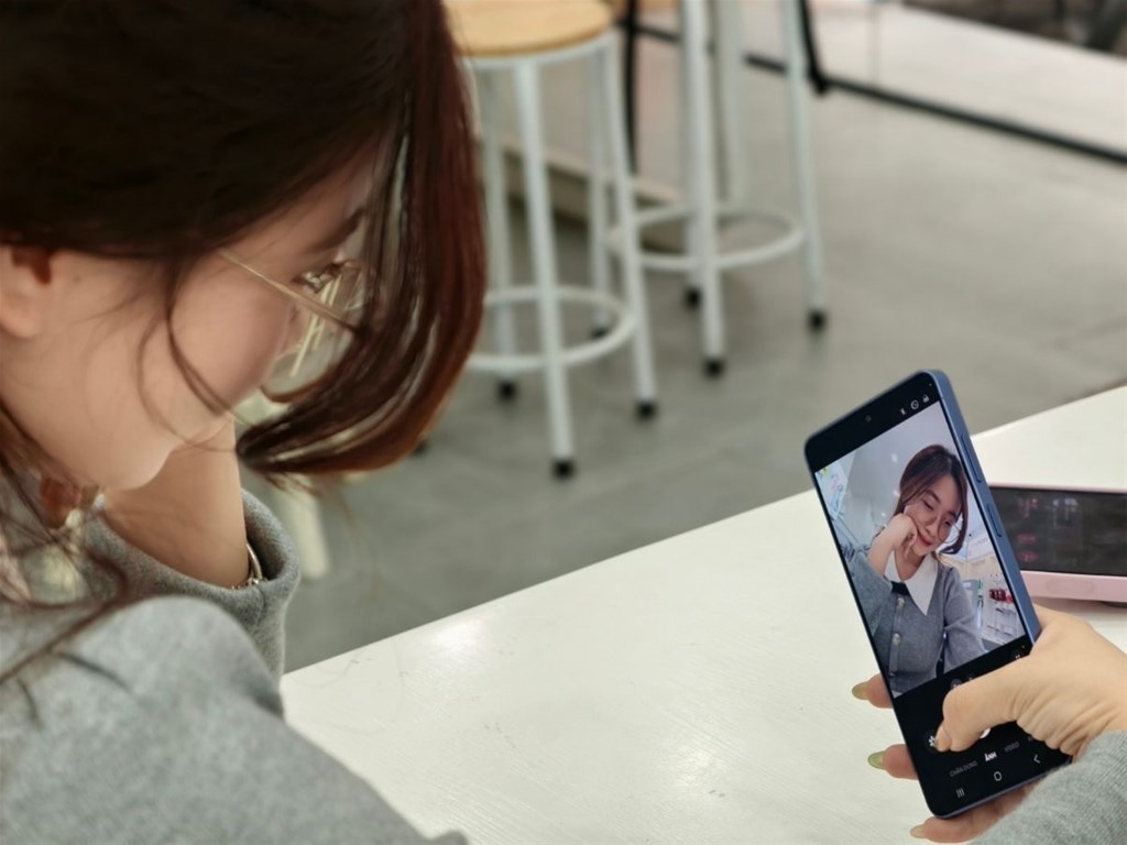 Camera chụp ảnh sắc nét, chân thực với nhiều tính năng AI hiện đại