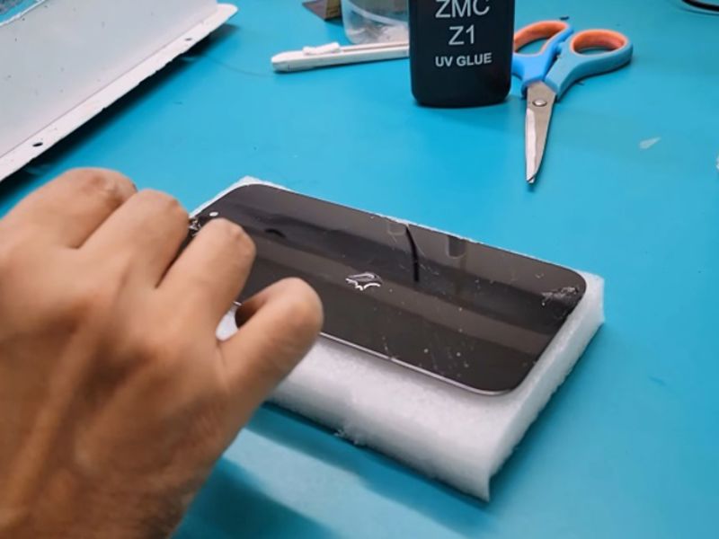 Khi nào nên ép kính iPhone 16 Pro?