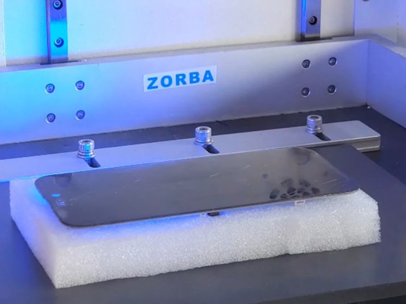 Dùng máy ép kính iPhone 17 Pro Max