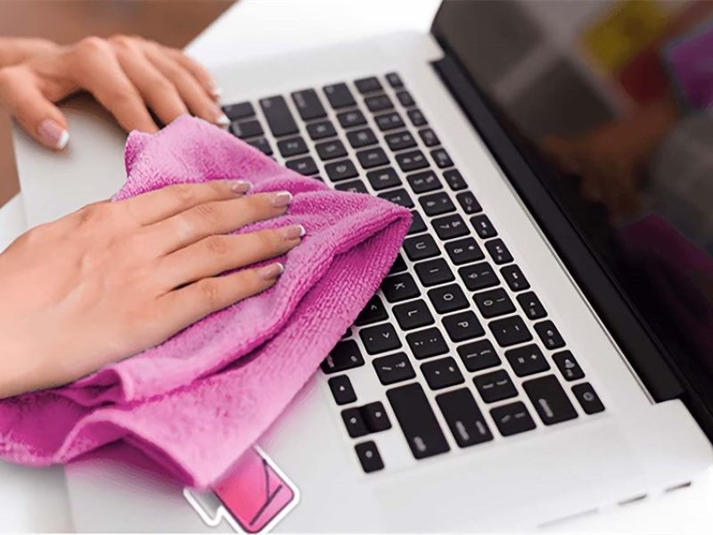 Vệ sinh định kỳ bàn phím Macbook