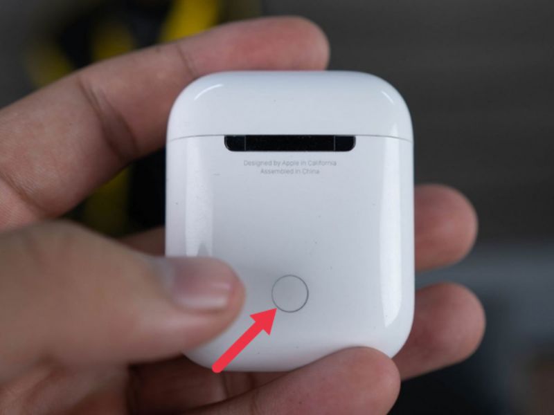 Bật nút trên AirPod