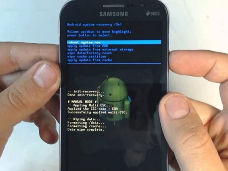 Hard reset bằng tổ hợp phím