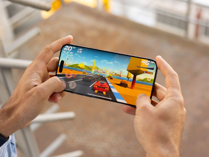 iPhone 17 Pro Max chơi game 