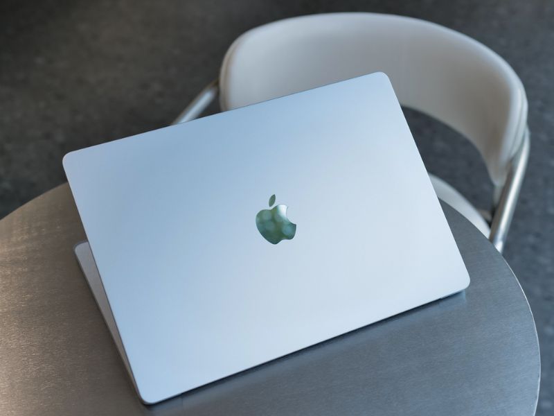 Macbook Air M4 màu nào giữ giá tốt hơn?