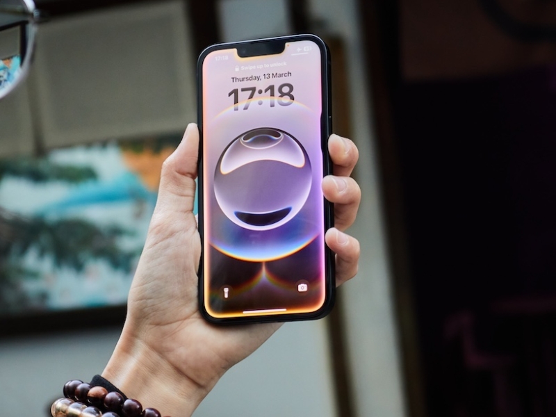 Màn hình iPhone 16e