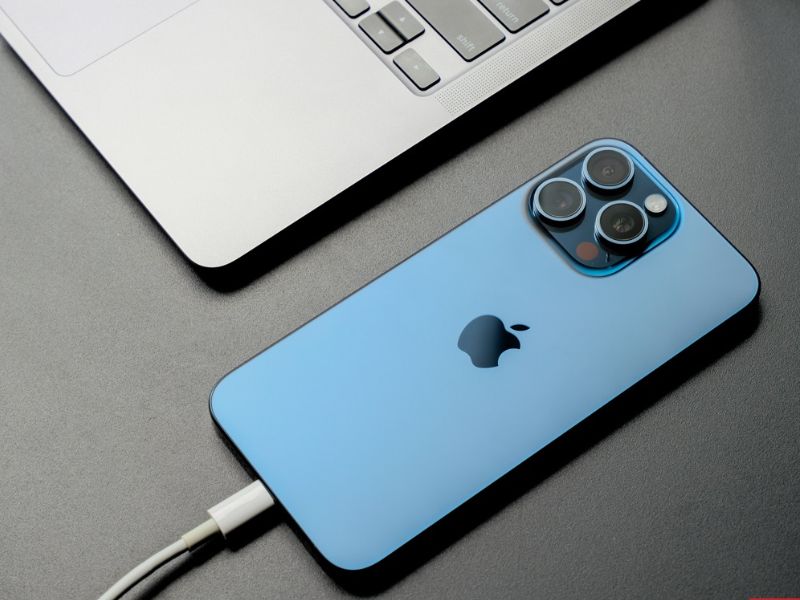 Sạc iPhone 15 Pro Max