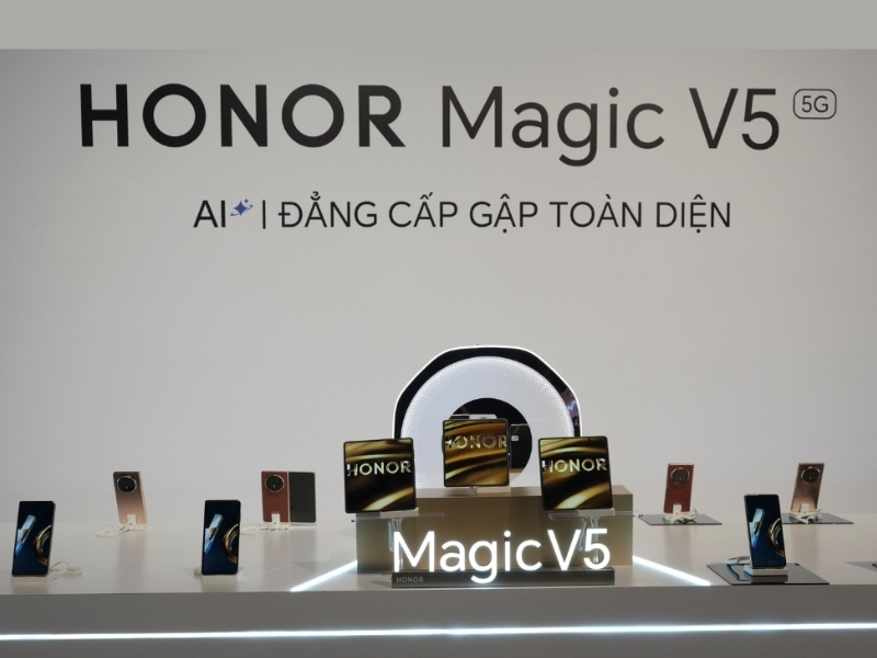 AI HONOR Magic V5