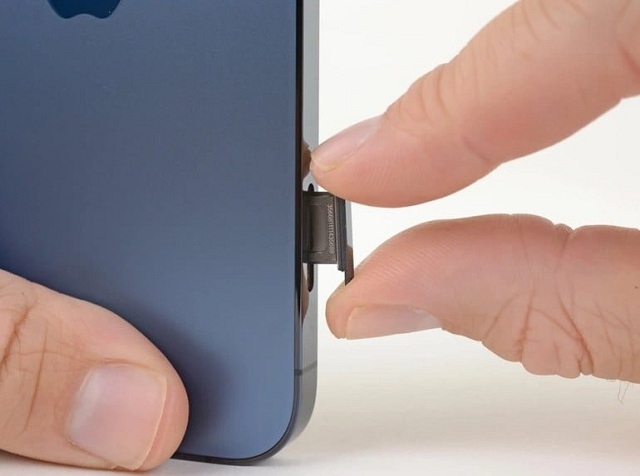 SIM vật lý trên iPhone 14 dễ dàng tháo lắp