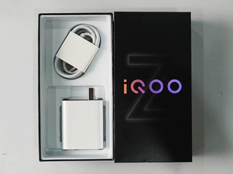 Combo hoàn hảo với pin trâu và sạc nhanh đi kèm của IQOO Z mới