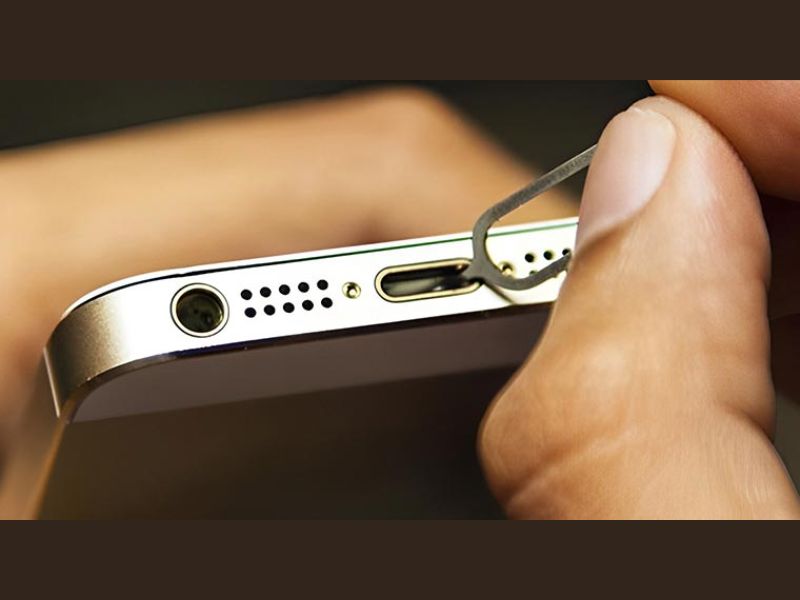 Hướng dẫn cách vệ sinh cổng sạc điện thoại Samsung