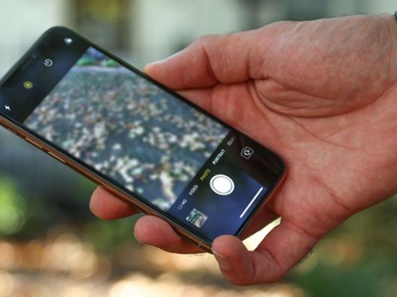 Lau sạch camera điện thoại