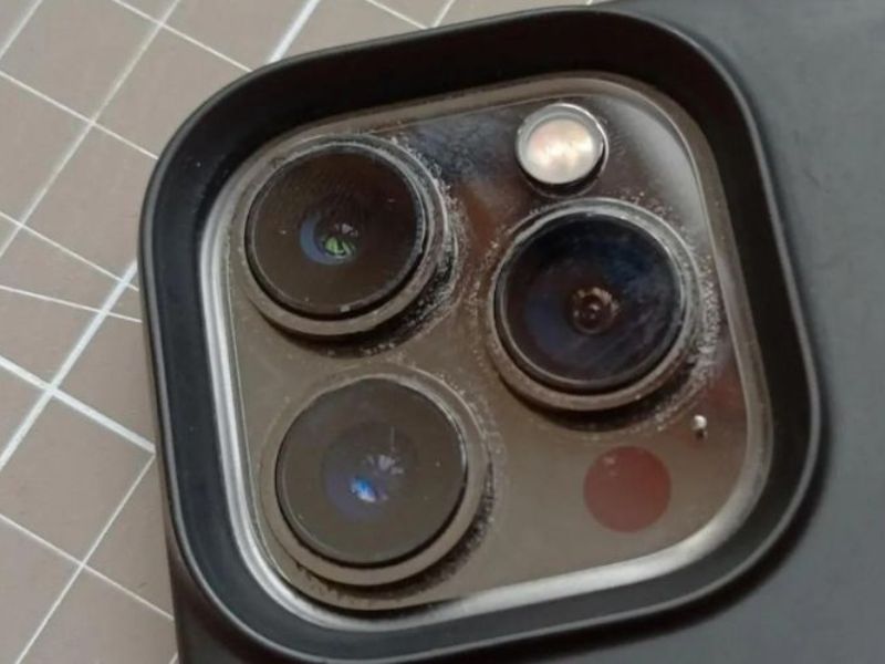 Camera iPhone 12 Pro Max bị mờ có nguy hiểm không?