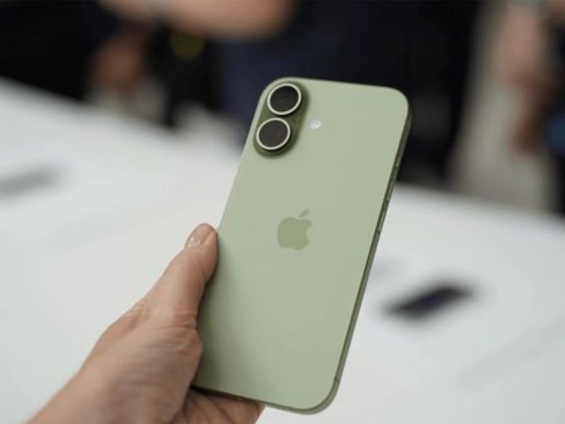Camera iPhone 17 bị mờ do đâu