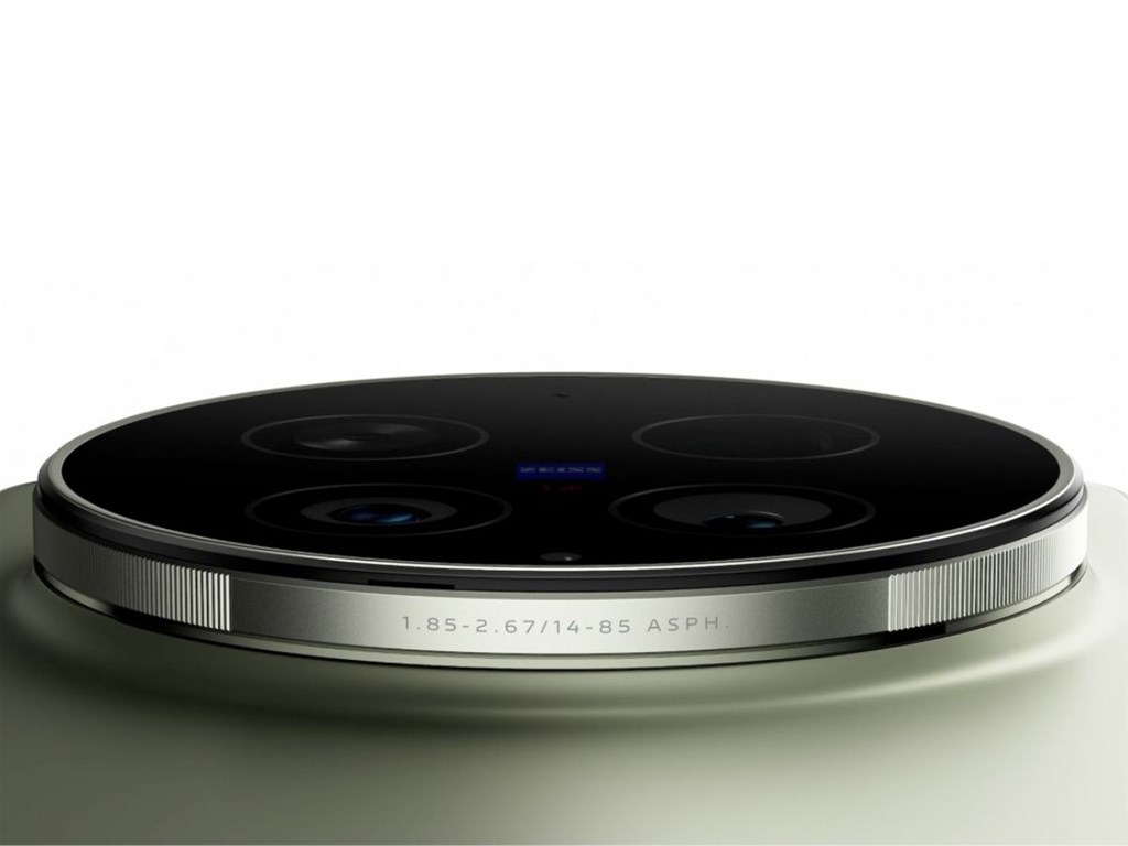 Cận cảnh cụm camera sau khủng của Vivo X300 Ultra