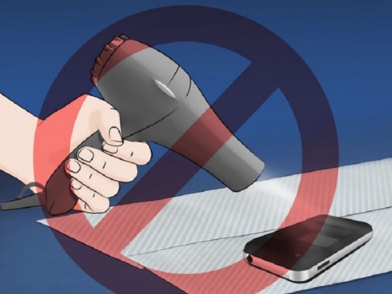 Sai lầm khi điện thoại rơi xuống nước không lên màn hình