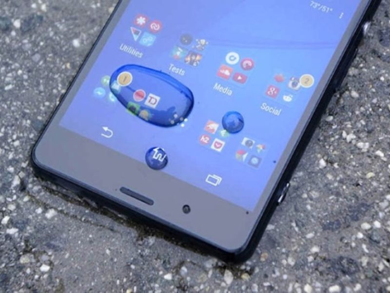 Màn hình điện thoại bị ẩm phải làm sao