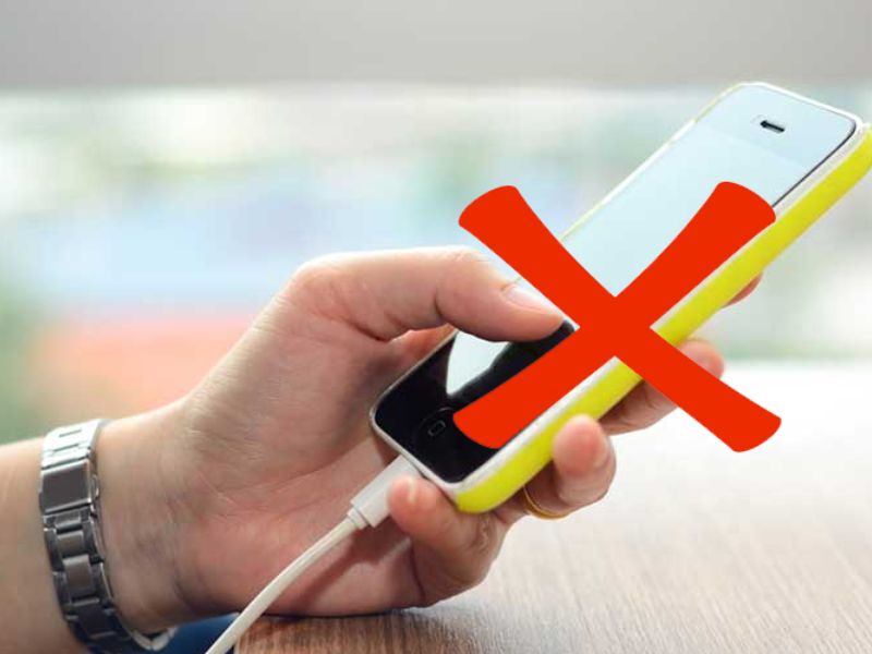 Hạn chế sử dụng iPhone khi đang sạc pin