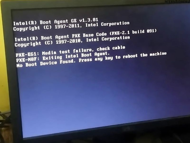 Hiện thông báo “No Boot Device Found”