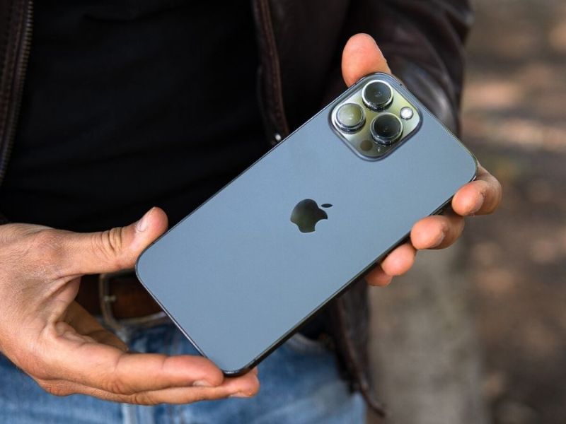 iPhone 13 nặng bao nhiêu gam?