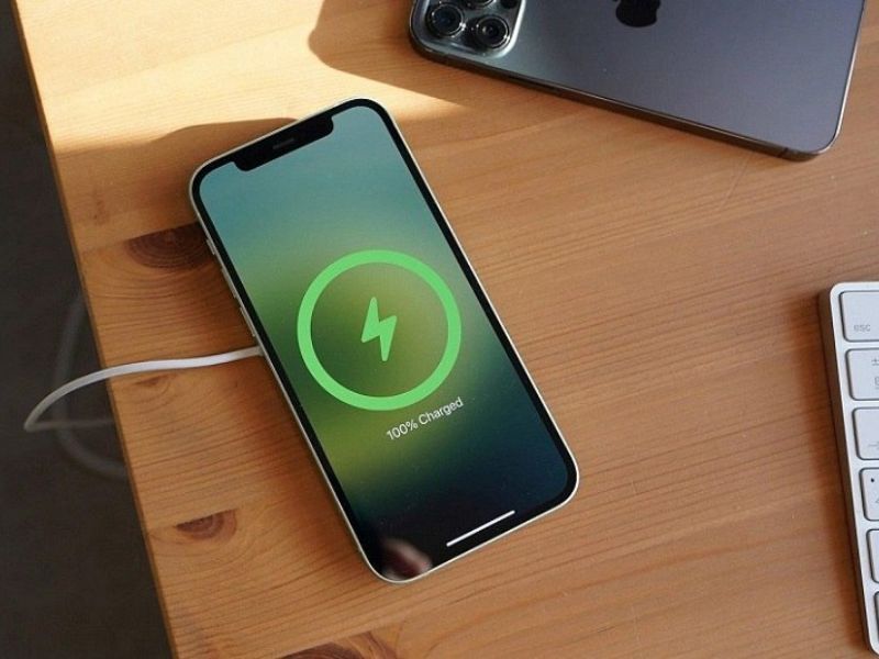 iPhone có tự ngắt sạc khi pin đầy không?