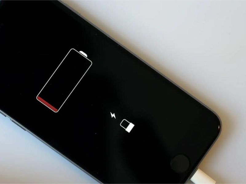 iPhone tự khởi động lại liên tục do chai pin