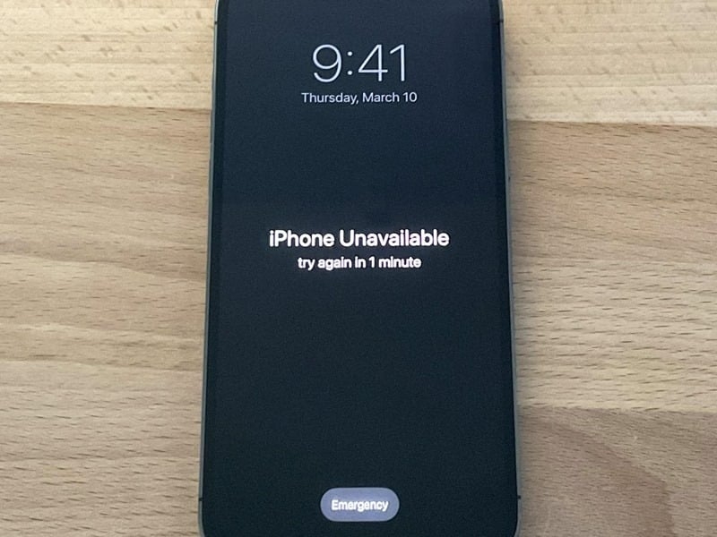 Khi nào nên mang iPhone bị vô hiệu hóa đi sửa?