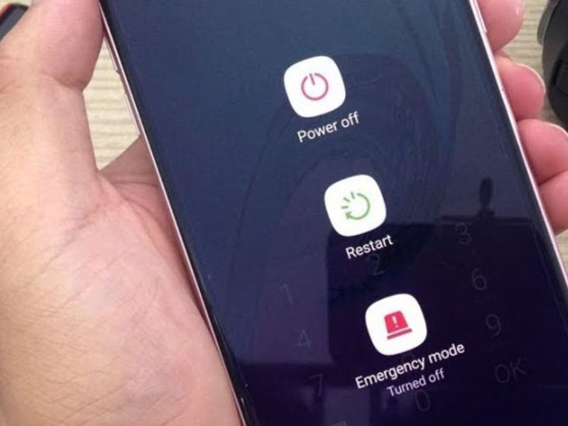 Khởi động lại điện thoại để xử lý lỗi hiển thị danh bạ