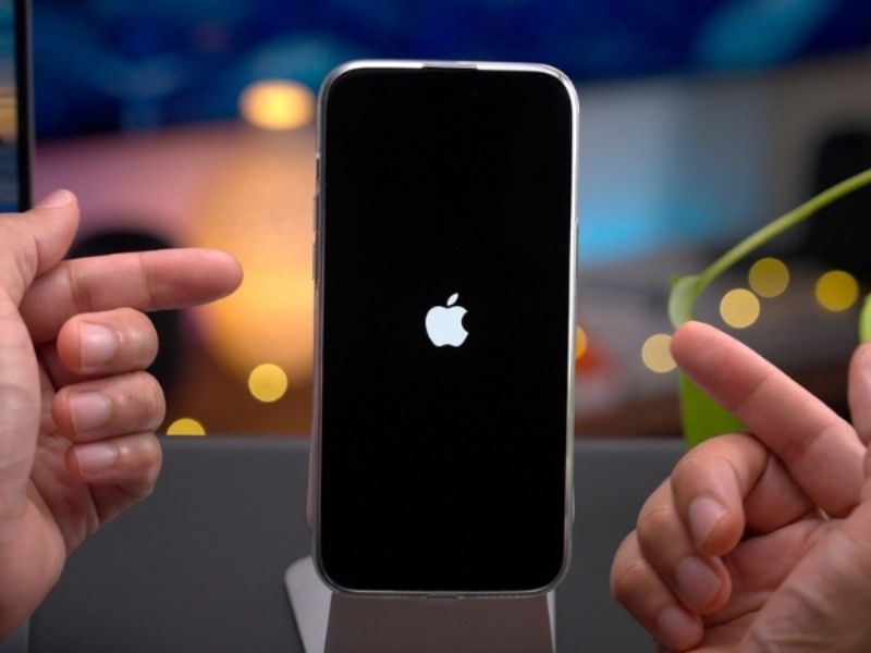 Buộc khởi động lại điện thoại iPhone bằng phím cứng